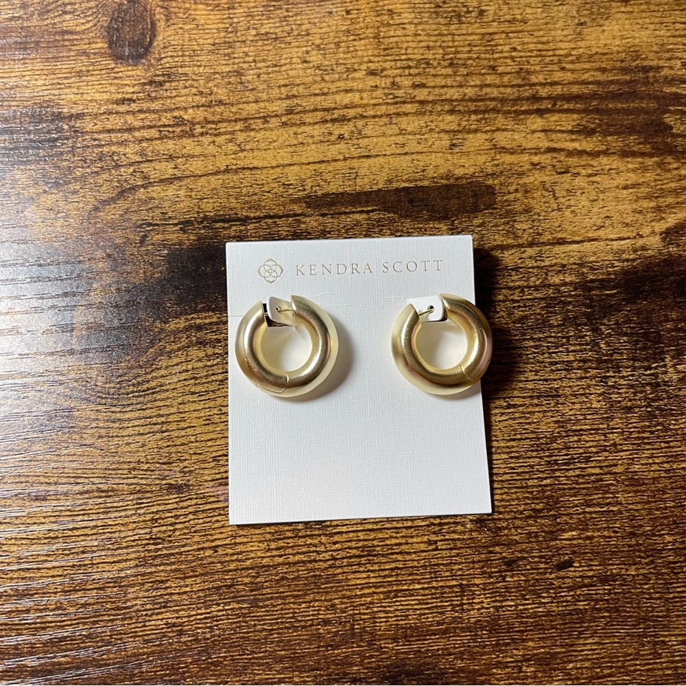 Kendra Scott Mikki Hoops in Gold